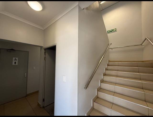 519M² WAREHOUSE TO LET IN STIKLAND INDUSTRIAL